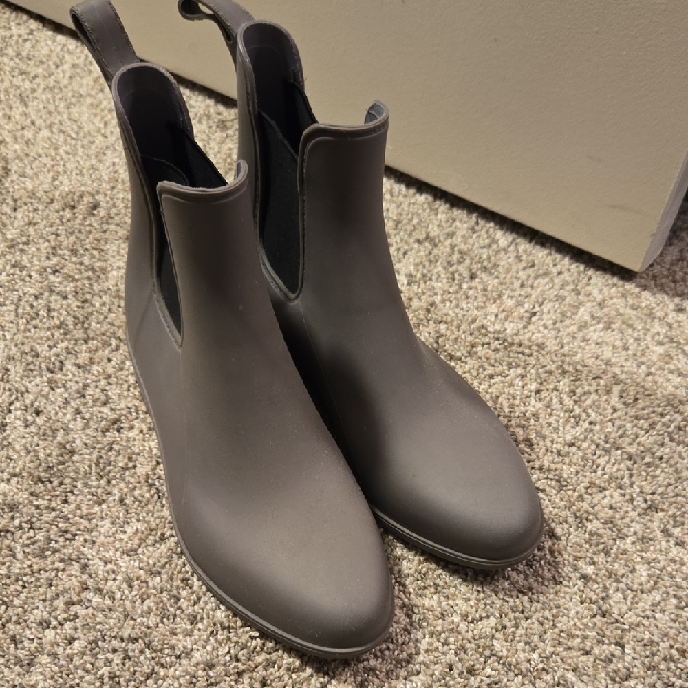 Capelli of New York Women's Gray Heeled Boots